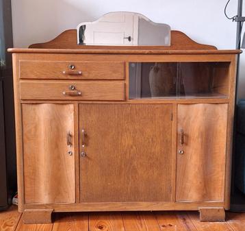 Antiek dressoir met spiegel beschikbaar voor biedingen