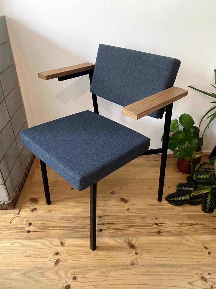 2x leuke SPECTRUM Martin Visser eetkamerstoel blauw, Huis en Inrichting, Stoelen, Zo goed als nieuw, Twee, Hout, Metaal, Stof