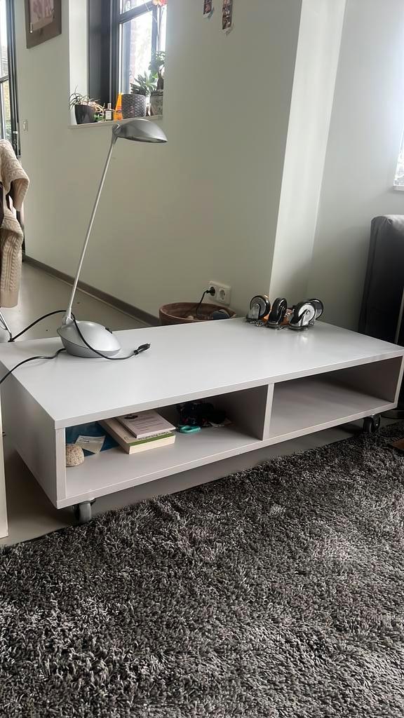Grijze IKEA Salontafel op Wielen, Huis en Inrichting, Kasten | Televisiemeubels, Gebruikt, Minder dan 100 cm, 100 tot 150 cm, 50 tot 75 cm