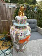 Zeer Grote Chinese vaas met gouden leeuw, Gebruikt, Overige kleuren, Aardewerk of Porselein, Ophalen of Verzenden