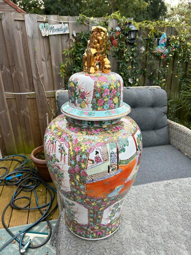 Zeer Grote Chinese vaas met gouden leeuw, Huis en Inrichting, Woonaccessoires | Vazen, Gebruikt, Overige kleuren, 75 cm of meer