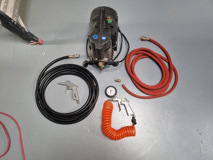 Kinzo compresor met accesorios., Doe-het-zelf en Verbouw, Compressors, Gebruikt, Minder dan 25 liter, Minder dan 200 liter/min