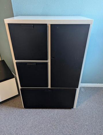 Ikea kallax vakken kleding kast  beschikbaar voor biedingen