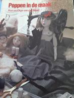 Poppen in de maak met kleding rond 1900, Verzamelen, Poppen, Verzenden