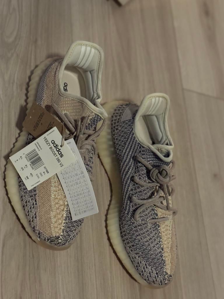Yeezy Boost 350 v2 Ash Pearl 42 2/3, Kleding | Heren, Schoenen, Ophalen of Verzenden, Zo goed als nieuw