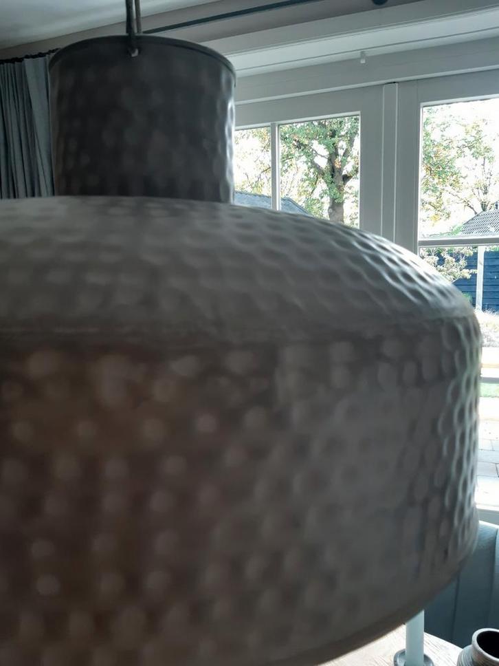 Gave hanglamp gehamerd grijs tinnenlook, Huis en Inrichting, Lampen | Hanglampen, Zo goed als nieuw, 50 tot 75 cm, Ophalen of Verzenden