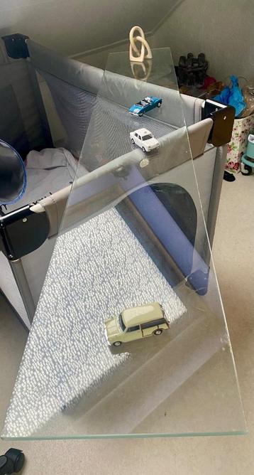 glasplaten incl plankdragers voor uitstallen verzamelingen beschikbaar voor biedingen