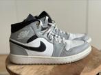 Air Jordan 1 mid, Ophalen of Verzenden, Zo goed als nieuw, Wit, Sneakers of Gympen