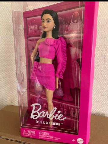 Mooie Nieuwe Barbie deluxe beschikbaar voor biedingen