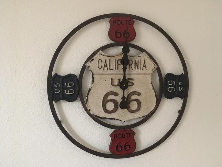 Retro Route 66 Metaal Wandklok 53cm doorsnede Nieuw in doos, Huis en Inrichting, Woonaccessoires | Klokken, Nieuw, Wandklok, Analoog