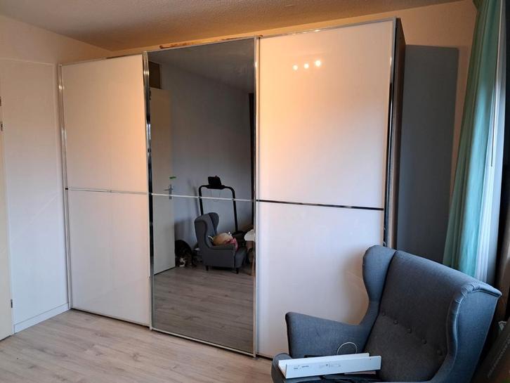 Grote kledingkast, gratis af te halen, Huis en Inrichting, Kasten | Kledingkasten, Gebruikt, 200 cm of meer, 200 cm of meer, 50 tot 75 cm