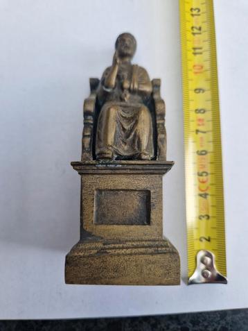 Antiek Bronzen Beeldje Heilige op Troon beschikbaar voor biedingen