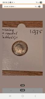 25 Cent (Kwartje) 1975 misslag. Geslagen op rondel Dubbeltje, Postzegels en Munten, Munten | Nederland, Ophalen of Verzenden, Koningin Juliana