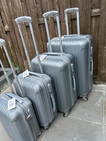 Nieuwe koffers set beschikbaar voor biedingen