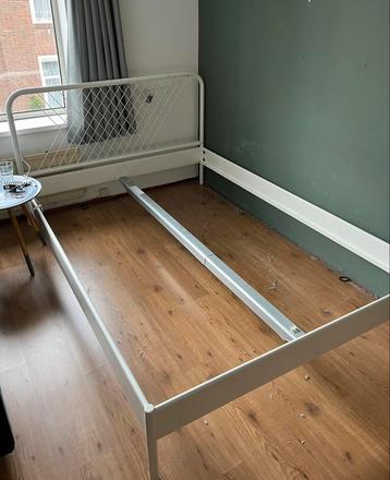 Ikea bedframe 140x200, teab