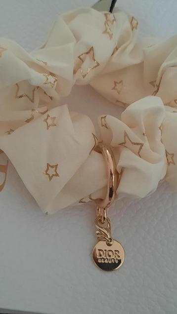 Nieuw Prachtige Scrunchies Dior   beschikbaar voor biedingen
