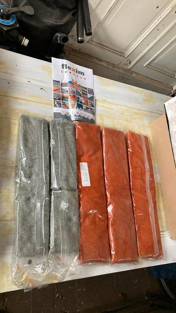 Flexim 2 grijs en 3 rood beschikbaar voor biedingen