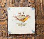 Antieke tegel met polychroom geschilderede vogel Delft, Ophalen of Verzenden