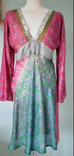 Zijden tuniek zijden jurkje maat S made in India hippie silk, Kleding | Dames, Jurken, Ophalen of Verzenden, Onder de knie, Roze
