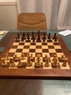 schaakbord met unieke stukken, Hobby en Vrije tijd, Gezelschapsspellen | Bordspellen, Een of twee spelers, Ophalen, Zo goed als nieuw