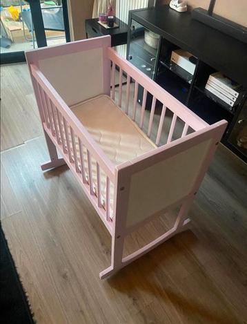 Roze Baby Wiegje met Matras 40x80 met matrasje beschikbaar voor biedingen