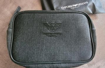 Nieuwe toilettas Emporio Armani met bewaarhoes beschikbaar voor biedingen