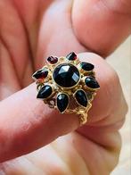 14K gouden entourage ring met granaten. Maat 18mm, Sieraden, Tassen en Uiterlijk, Ringen, 18 tot 19, Ophalen of Verzenden, Zo goed als nieuw