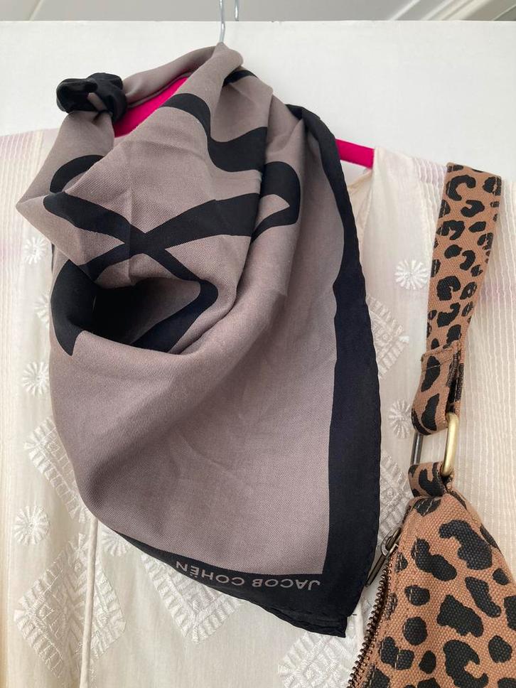 Klassieke sjaal met logo Print merk Jacob Cohen, Kleding | Dames, Mutsen, Sjaals en Handschoenen, Zo goed als nieuw, Sjaal, Maat 46/48 (XL) of groter