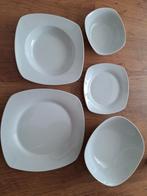 Servies, 12 persoons (wit), Huis en Inrichting, Keuken | Servies, Ophalen, Porselein, Overige stijlen, Bord(en)