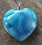 DB02 Ketting hanger blauwwitte agaat hart groot 30x30x11mm, Nieuw, Steen of Mineraal, Hart, Met edelsteen