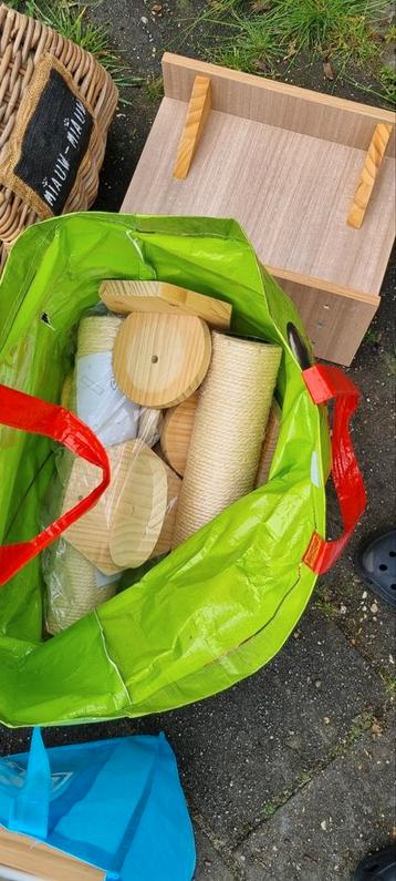 Katten krabpaal beschikbaar voor biedingen