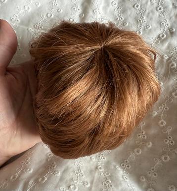 Poppen pruikje + poppen wimpers beschikbaar voor biedingen