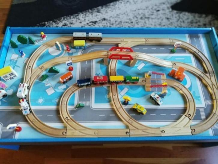 Houten treinbaan, heel veel rails, bruggen etc., Kinderen en Baby's, Speelgoed | Houten speelgoed, Gebruikt, Ophalen of Verzenden