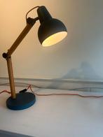 Nieuwe Zuiver bureaulamp - grijsblauw/hout, Huis en Inrichting, Lampen | Vloerlampen, Ophalen, Nieuw, Hout, Minder dan 100 cm