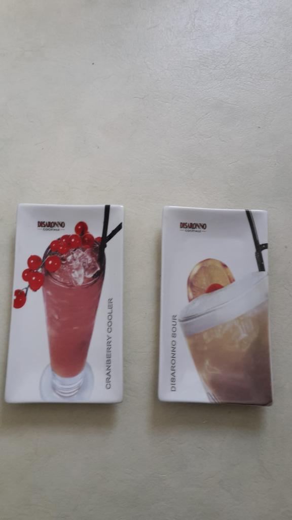 Disaronno cocktails serveerbordjes, Huis en Inrichting, Keuken | Servies, Zo goed als nieuw, Overige stijlen, Ophalen of Verzenden