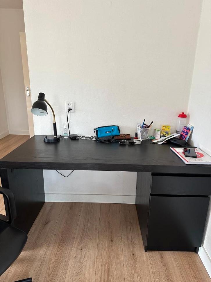 MALM bureau 140x65, Huis en Inrichting, Bureaus, Zo goed als nieuw, Bureau, Ophalen