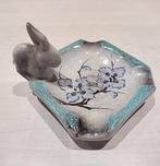 Vintage keramiek kleine schaal sieraden konijn en bloemen, Antiek en Kunst, Verzenden