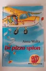 Anna Woltz - De pizza-spion, Ophalen of Verzenden, Zo goed als nieuw, Anna Woltz