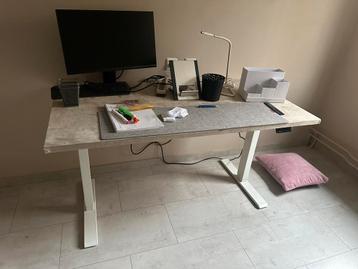 Verstelbare ikea werk tafel beschikbaar voor biedingen