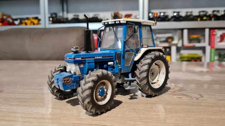 Ford 7810 Universal Hobbies (vervuild), Hobby en Vrije tijd, Modelauto's | 1:32, Zo goed als nieuw, Tractor of Landbouw, Universal Hobbies