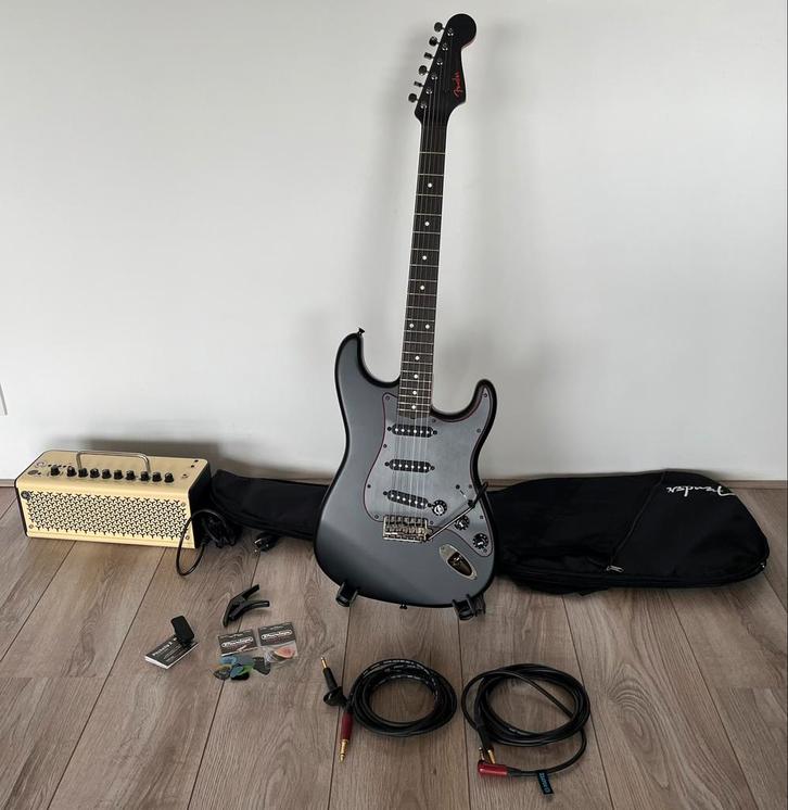 Fender Made JP Hybrid II Stratocaster Noir + THR10II + acc.., Muziek en Instrumenten, Snaarinstrumenten | Gitaren | Elektrisch