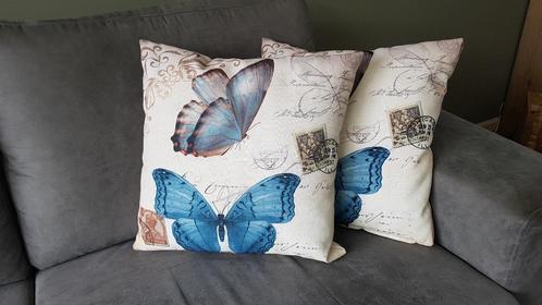 Sierkussens - set van 2 - ecru met petrol vlinders, Huis en Inrichting, Woonaccessoires | Kussens, Zo goed als nieuw, Overige kleuren