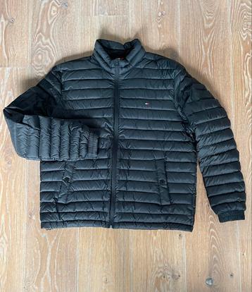 Zwarte Tommy Hilfiger winterjas  - Maat XL beschikbaar voor biedingen