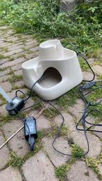 Drinkfontein, porselein, pompje defect, gratis., Ophalen of Verzenden, Zo goed als nieuw