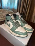 Nike Air Jordan 1 Mid Sneakers Hoog maat 38.5 groen met wit, Nike, Ophalen of Verzenden, Groen, Sneakers of Gympen