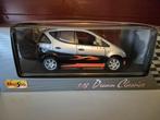 Maisto 1:18 Mercedes-Benz A-Klasse Hakkinen, Hobby en Vrije tijd, Modelauto's | 1:18, Ophalen of Verzenden, Nieuw, Auto, Maisto