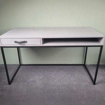 Woood Morris bureautafel  beschikbaar voor biedingen