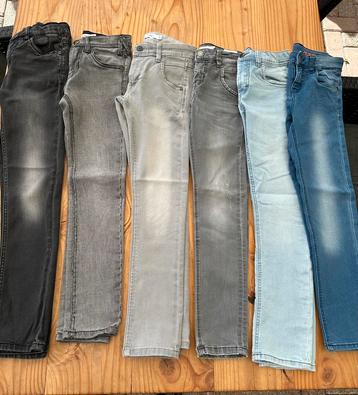 Jongens jeans maat 134.  8x beschikbaar voor biedingen