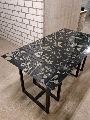 Ikea bureau beschikbaar voor biedingen