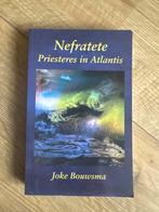 Nefratete, Priesteres in Atlantis - Joke Bouwsma, Ophalen of Verzenden, Gelezen, Spiritualiteit algemeen, Verhaal of Roman